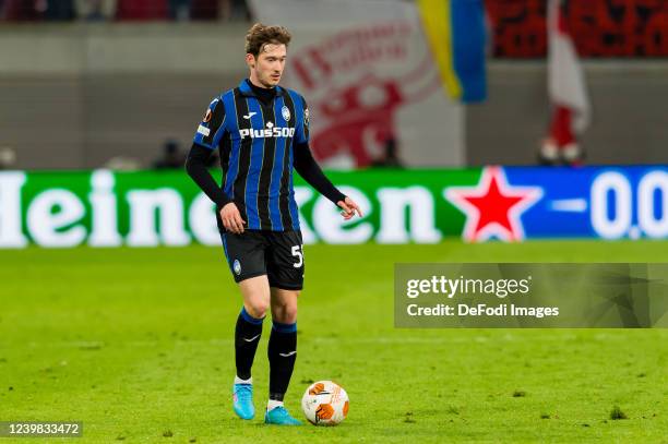 Aleksey Miranchuk of Atalanta BC controls the ball during the UEFA Europa League Quarter Final Leg One match between RB Leipzig and Atalanta at...