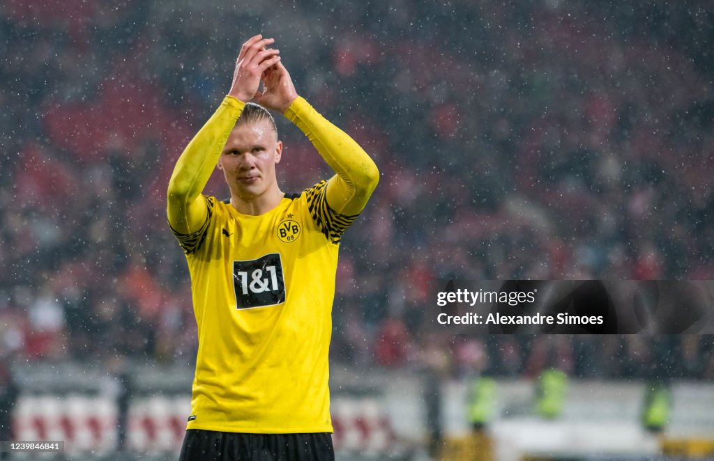 VfB Stuttgart v Borussia Dortmund - Bundesliga