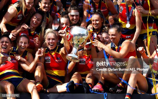 The Adelaide Crows pose for their premiership photo during the 2022 AFLW Grand Final match between the Adelaide Crows and the Melbourne Demons at...