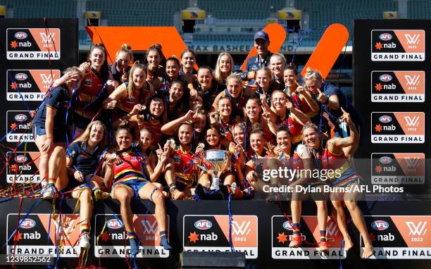 The Adelaide Crows pose for their premiership photo during the 2022 AFLW Grand Final match between the Adelaide Crows and the Melbourne Demons at...