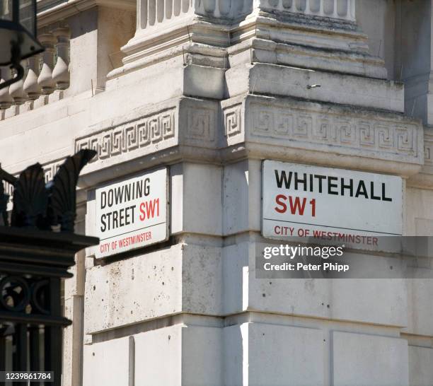 downing street and whitehall - whitehall london stock-fotos und bilder