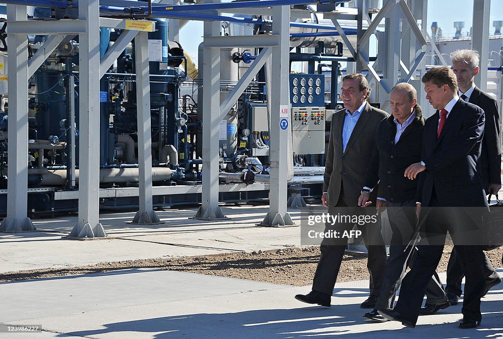 Russian Prime Minister Vladimir Putin (C