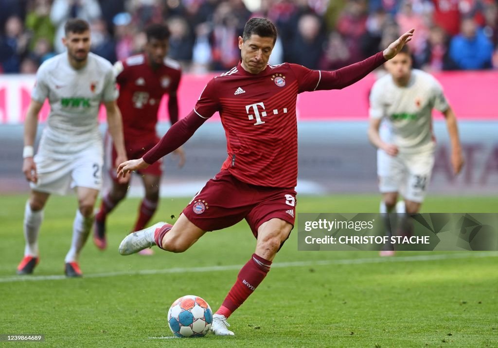 TOPSHOT-FBL-GER-BUNDESLIGA-BAYERN MUNICH-AUGSBURG