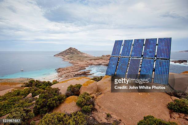 solar panels - zonne eiland stockfoto's en -beelden