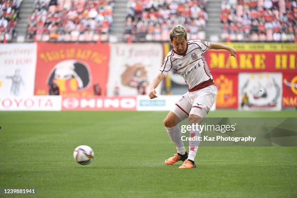 Akito Fukumori of Consadole Sapporo passes the ball during the J.LEAGUE Meiji Yasuda J1 8th Sec. Match between Nagoya Grampus and Hokkaido Consadole...