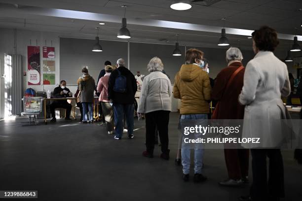 Voters wait to cast their vote at a polling station in an elementary school in Bordeaux, southwestern France, on April 10, 2022.