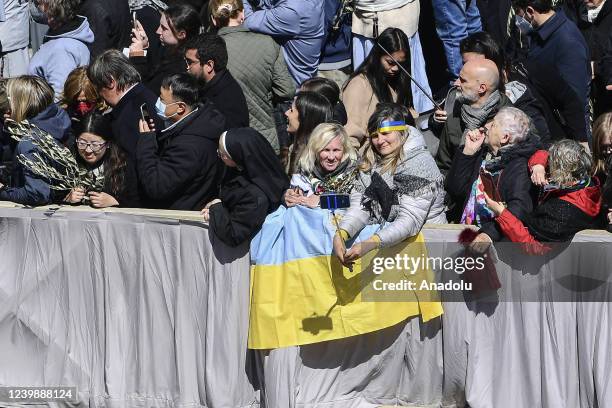 Faithful holding an Ukrainian flag attend the Palm Sunday Mass led by Pope Francis in St. PeterÃs square at the Vatican City Vatican, on April 10,...