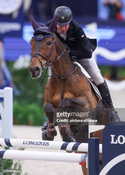 April 2022, Saxony, Leipzig: John Whitaker of Great Britain rides Equine America Unick du Francportim Final in the Longines Fei Jumping World Cup at...