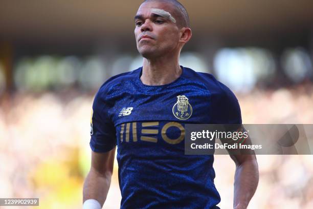 Kepler Lima 'Pepe' of FC Porto gestures during the Liga Portugal Bwin match between Vitoria Guimaraes SC and FC Porto at Estadio D. Alfonso Henriques...