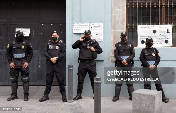 Police mebers stand guard during the closing of polling stations in the national referendum on the revocation of the mandate of Mexican President...