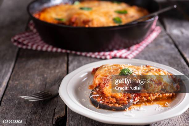 skillet eggplant parmesan - aubergine stock pictures, royalty-free photos & images