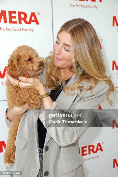 Sophie Peinemann bakes dog biscuit with Mera petfood at Sturmfreie Bude on April 11, 2022 in Hamburg, Germany.