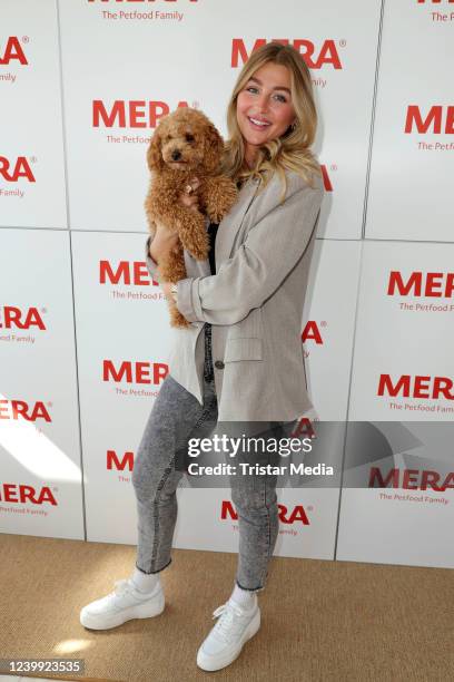 Sophie Peinemann bakes dog biscuit with Mera petfood at Sturmfreie Bude on April 11, 2022 in Hamburg, Germany.