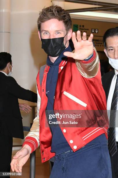 Eddie Redmayne is seen at Haneda International Airport on April 12, 2022 in Tokyo, Japan.