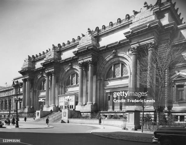 The Fifth Avenue facade of the Metropolitan Museum of Art in Manhattan, New York City, circa 1950.