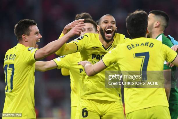 Villarreal players including Villarreal's Argentinian midfielder Giovani Lo Celso Villarreal's French midfielder Etienne Capoue and Villarreal's...