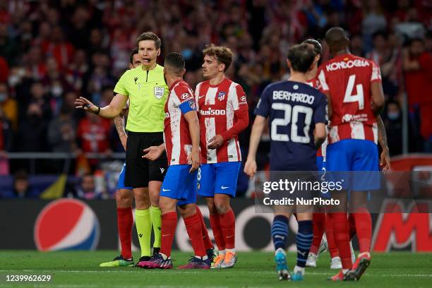 Referee Daniel Siebert surronded by Atletico players during the UEFA Champions League Quarter Final Leg Two match between Atletico Madrid and...