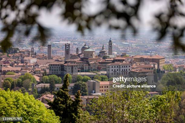 April 2022, Italy, Bergamo: View of the old town . Photo: Jan Woitas/dpa