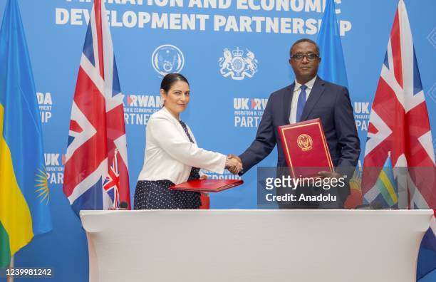 Home Secretary of the United Kingdom Priti Patel and Rwandan Foreign Minister Vincent Biruta sign an agreement on "Migration and Economic Development...