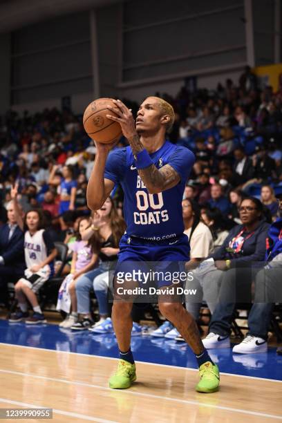 Patrick McCaw of the Delaware Blue Coats shoots a three point basket against the Rio Grande Valley Vipers during Game 2 of the 2021-22 G League...
