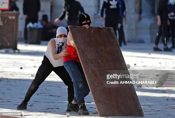 Palestinian demonstrators clash with Israeli police at Jerusalem's Al-Aqsa mosque compound, on April 15, 2022. - Witnesses said that Palestinian...