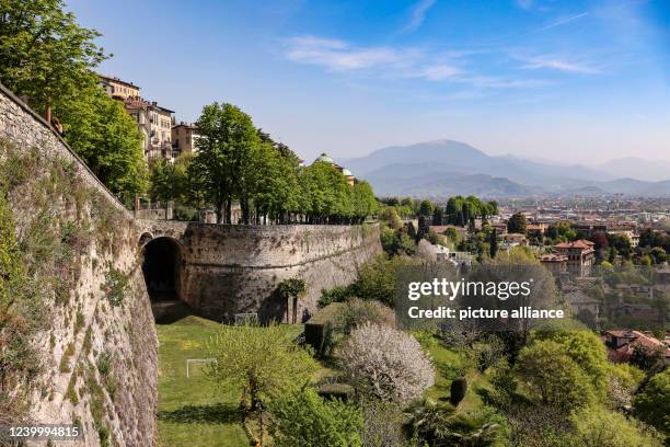 April 2022, Italy, Bergamo: A small soccer field can be found below the city walls of the old town of Bergamo on the hill. Photo: Jan Woitas/dpa