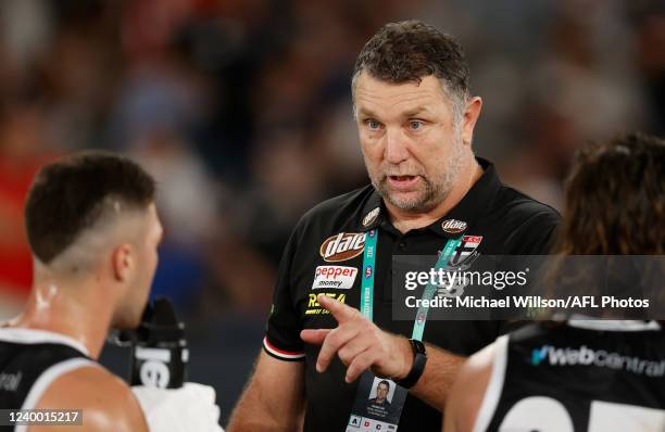 Brendon Lade, Forwards Coach of the Saints speaks with Jade Gresham of the Saints during the 2022 AFL Round 05 match between the St Kilda Saints and...