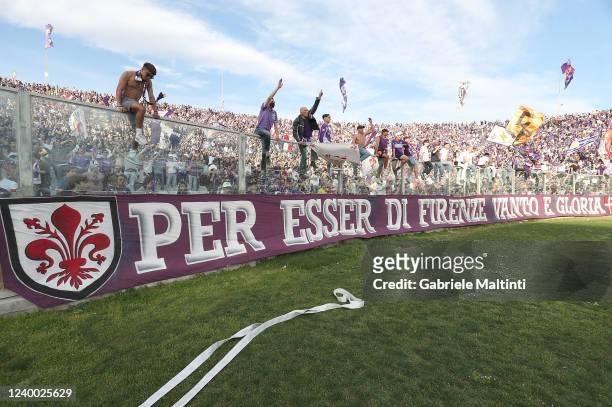 Fans of ACF Fiorentina celebrate victory after during the Serie A match between ACF Fiorentina and Venezia FC at Stadio Artemio Franchi on April 17,...