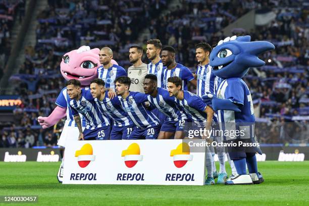 Initial team of FC Porto pose for picture during the Liga Portugal Bwin match between FC Porto and Portimonense SC at Estadio do Dragao on April 16,...