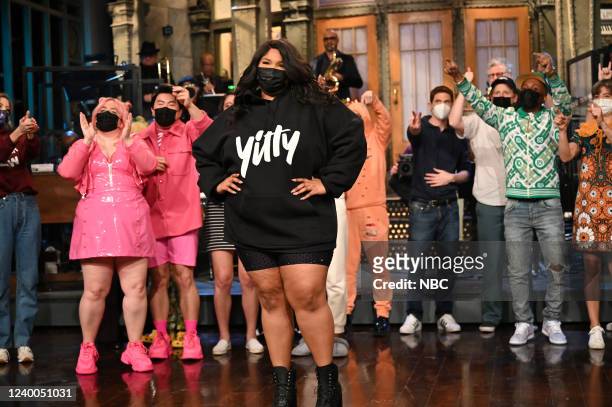 Lizzo, Lizzo Episode 1823 -- Pictured: Host Lizzo during Goodnights & Credits on Saturday, April 16, 2022 --