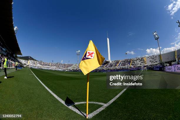 Fiorentina logo printed on the corner kick flag is seen during the Serie A 2021/2022 football match between ACF Fiorentina and Venezia FC. Fiorentina...