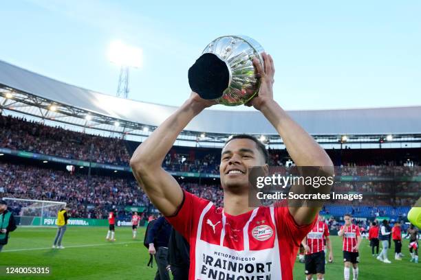 Cody Gakpo of PSV celebrating the victory with the trophy during the Dutch KNVB Beker match between PSV v Ajax at the De Kuip on April 17, 2022 in...