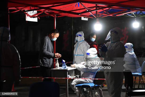 Citizens receive nucleic acid samples in Nanming District, Guiyang city, Guizhou Province, China, April 17, 2022. Yuxi Road area and Chenzhuangba...