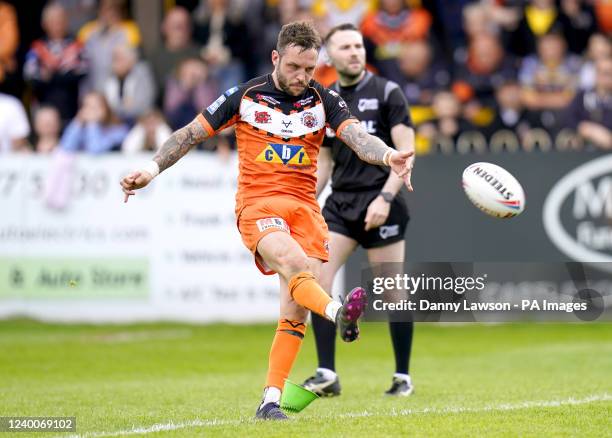 Castleford Tigers' Gareth O'Brien kicks a penalty during the Betfred Super League match at the The Mend-A-Hose Jungle, Castleford. Picture date:...