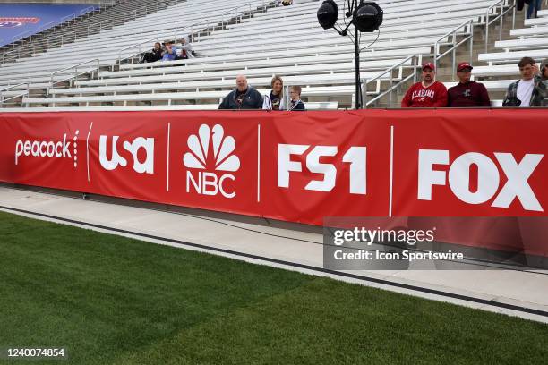 Nbc Peacock Symbol Photos and Premium High Res Pictures - Getty Images