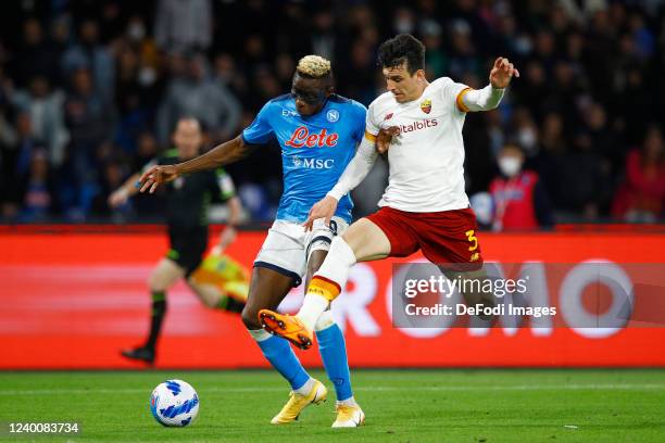 Victor Osimhen of SSC Napoli and Roger Ibanez of AS Roma battle for the ball during the Serie A match between SSC Napoli and AS Roma at Stadio Diego...