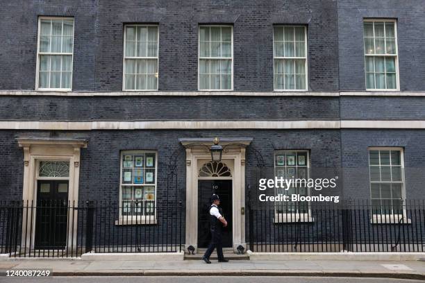 Police officer stands outside number 10 Downing Street in London, U.K., on Tuesday, April 19, 2022. U.K. Prime Minister Boris Johnson is expected to...