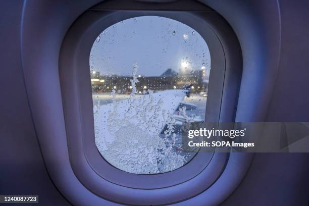 Flight Window Snow Snow Airplane Photos and Premium High Res Pictures - Getty Images