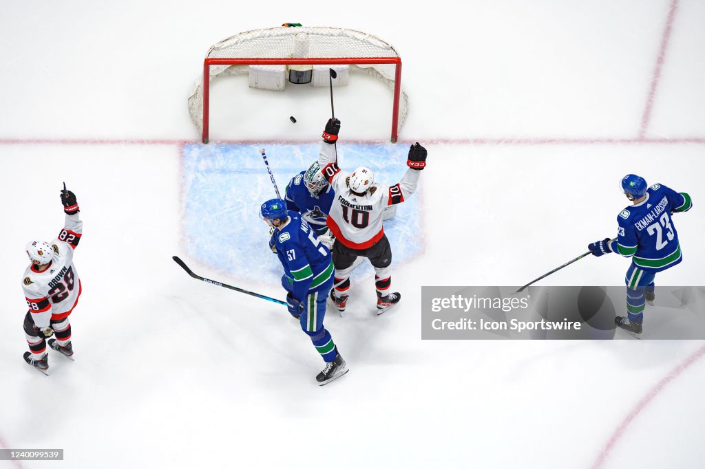 NHL: APR 19 Senators at Canucks