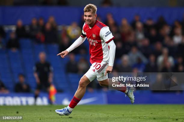 Emile Smith Rowe of Arsenal celebrates scoring their 2nd goal during the Premier League match between Chelsea and Arsenal at Stamford Bridge on April...