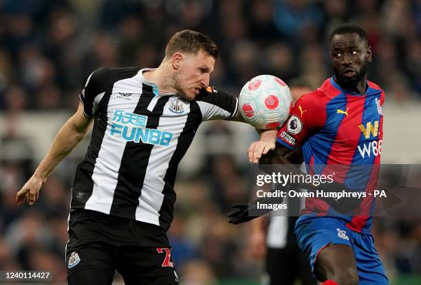 Newcastle United's Chris Wood battles with Crystal Palace's Cheikhou Kouyate during the Premier League match at St. James' Park, Newcastle upon Tyne....