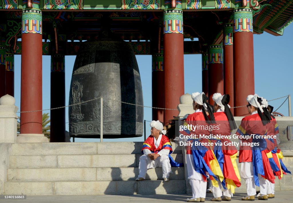 Celebrating the 40th anniversary of the Korean Friendship Bell... News