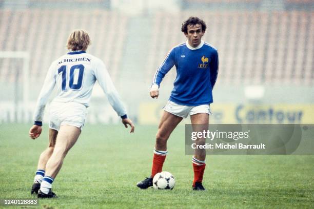 Andrzej SZARMACH of Auxerre and Michel PLATINI of France during the International Friendly match between France and AJ Auxerre, at Parc des Princes,...