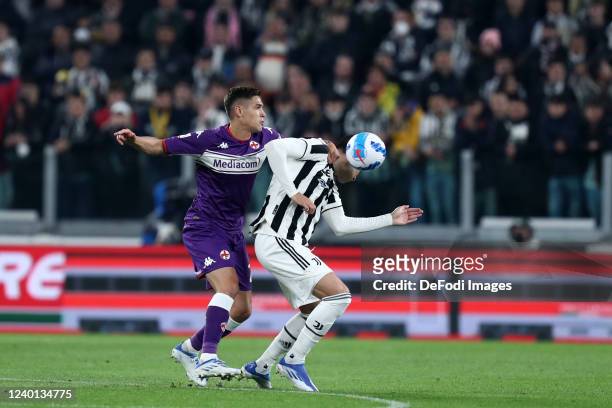 Lucas Martinez Quarta of ACF Fiorentina and Alvaro Morata of Juventus FC battle for the ball during the Coppa Italia Semi Final 2nd Leg match between...