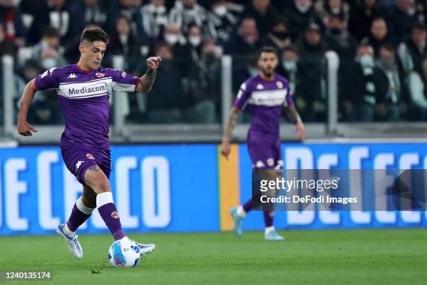Lucas Martinez Quarta of ACF Fiorentina controls the ball during the Coppa Italia Semi Final 2nd Leg match between Juventus FC and ACF Fiorentina at...