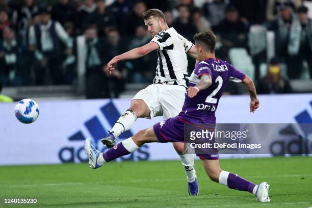 Matthijs de Ligt of Juventus FC and Lucas Martinez Quarta of ACF Fiorentina battle for the ball during the Coppa Italia Semi Final 2nd Leg match...