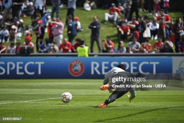 Goalkeeper Samuel Soares warms-up during the UEFA Youth League 2021/22 Semi-final match between Juventus and SL Benfica at Colovray Sports Center on...