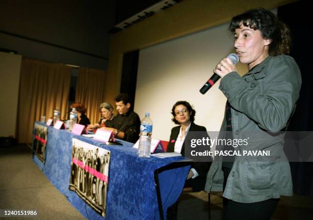 Fadela Amara , la présidente de "Ni putes, ni soumises", s'exprime, le 30 septembre 2005 à Dourdan, lors de la troisième université du mouvement,...