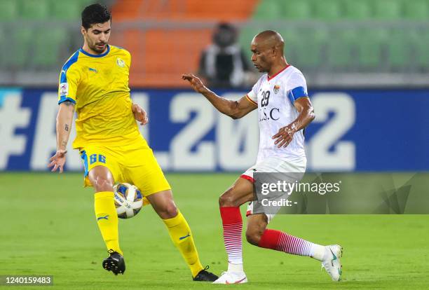 Foolad's forward Luciano Pereira vies for the ball with Gharafa's midfielder Saeid Ezatolahi during the AFC Champions League group C match between...