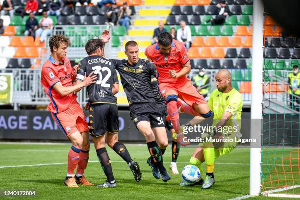 Niki Maenpaa of Venezia competes for the ball with Josè Palomino of Atalanta during the Serie A match between Venezia FC and Atalanta BC at Stadio...